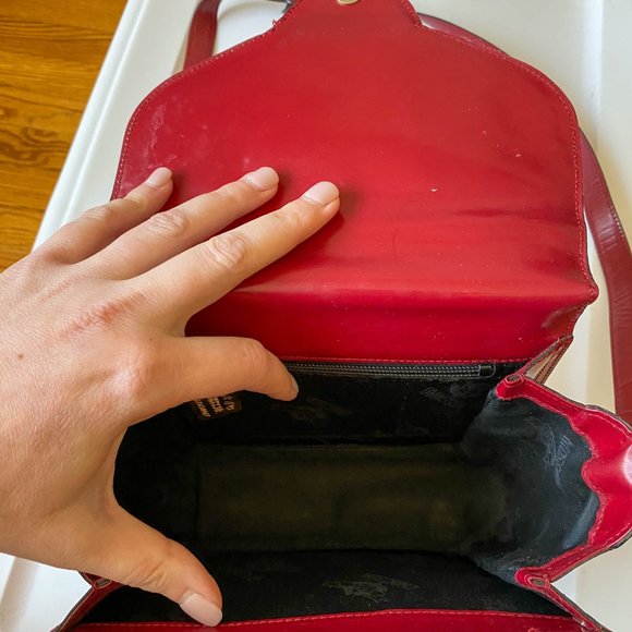 Moschino by Redwall Vintage Red Patent Leather Heart Handbag - Picture 3 of 5